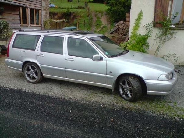 Volvo V70 25T.jpeg
